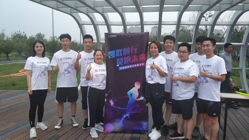 记乐天堂fun88集团2019年夏日荧光夜跑活动