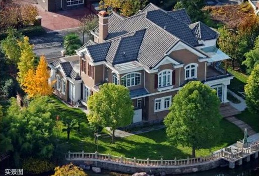 院子愈大，，，，，，愈从容